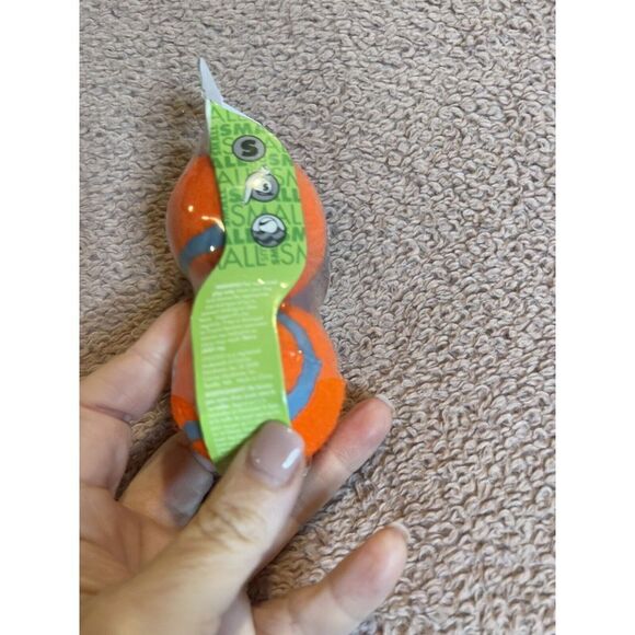 Chuckit!Ultra Ball Dog Toy, Medium (2.5 Inch Diameter) Pack of 2,breeds 20-60 lb - Picture 3 of 3